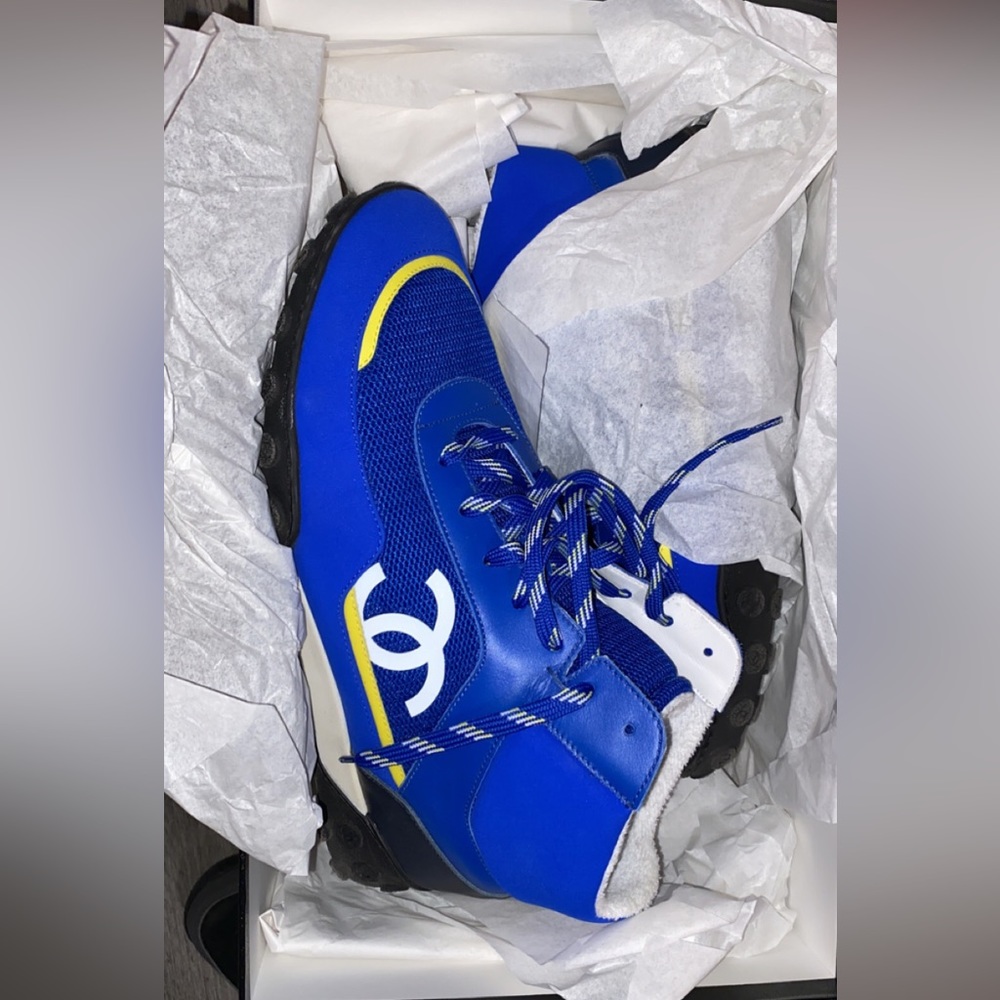 Chanel gym shoes size 10 in men’s